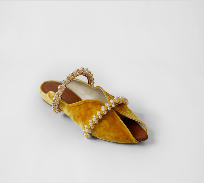 Alexa Flat Yellow | Jeffry Tan